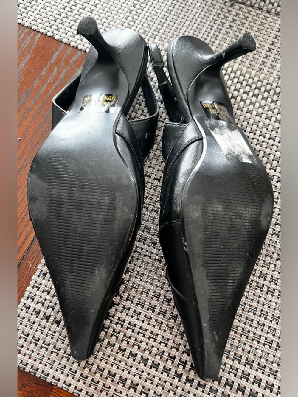 le chateau Black Pointed Slingback Heels with Pleated Detail - Picture 5 of 6